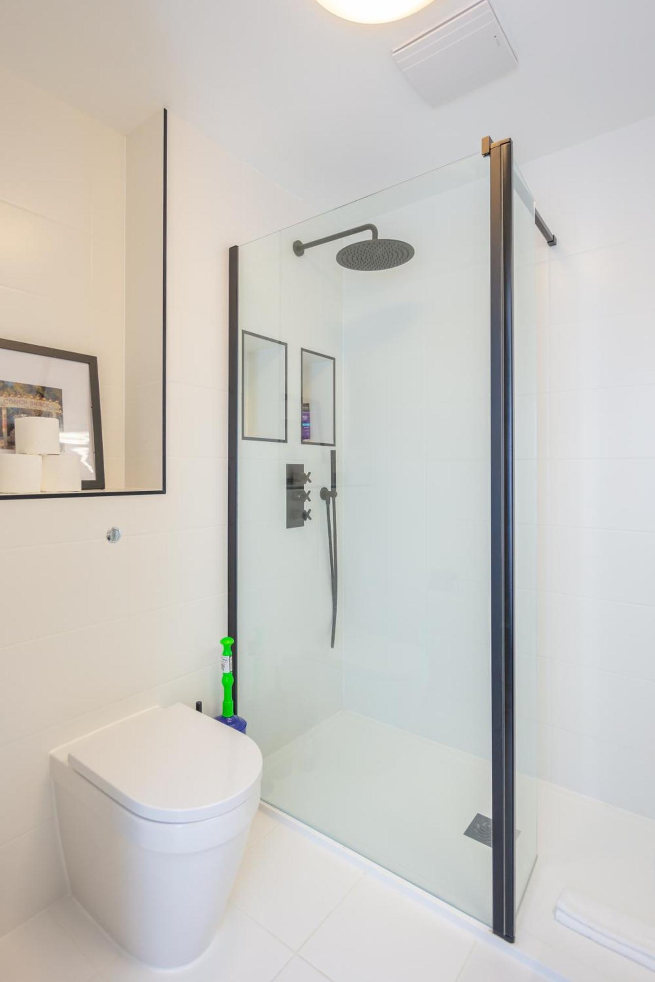 Stylish 1 Bedroom Apartment In Holborn In A Great Location 런던 외부 사진
