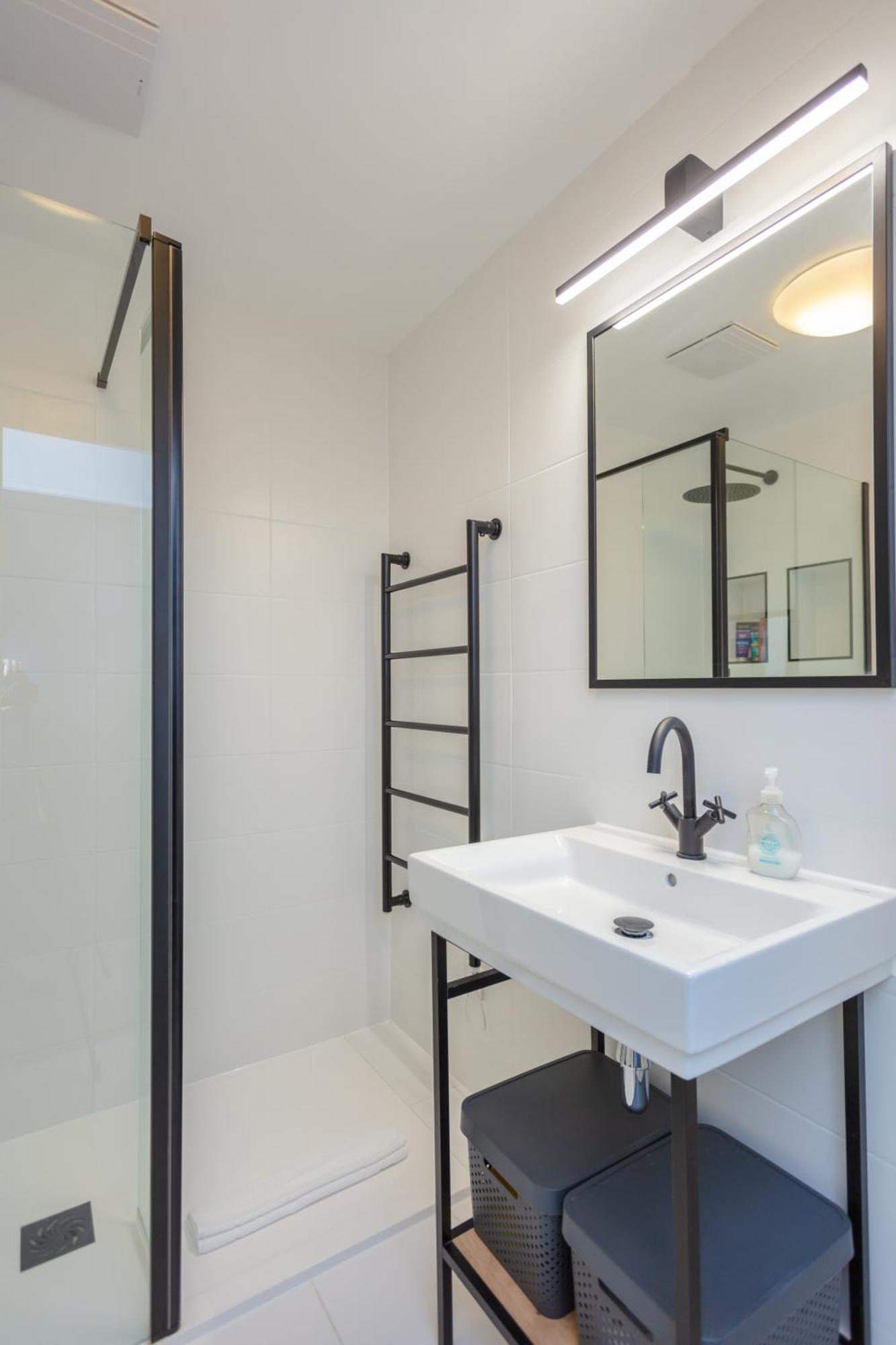 Stylish 1 Bedroom Apartment In Holborn In A Great Location 런던 외부 사진
