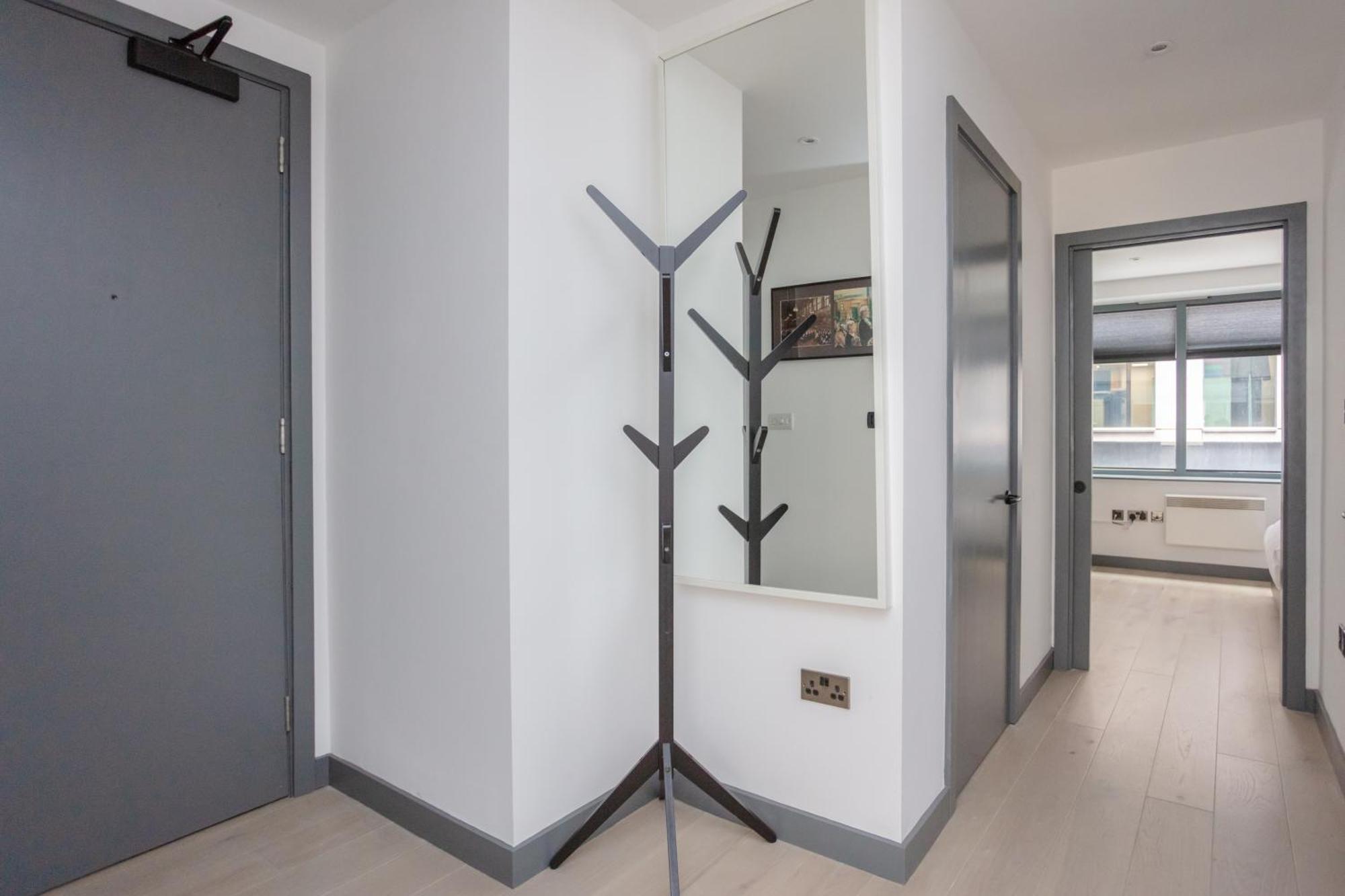 Stylish 1 Bedroom Apartment In Holborn In A Great Location 런던 외부 사진