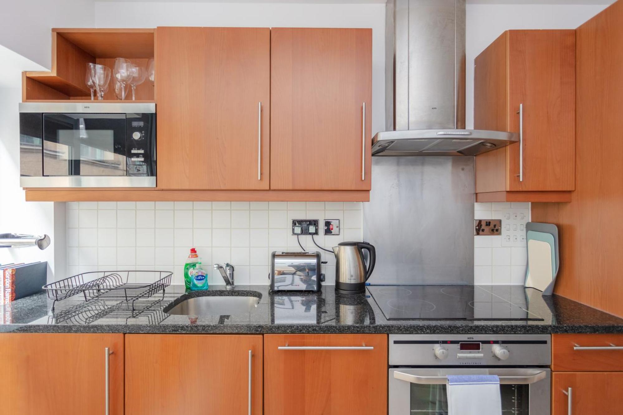 Stylish 1 Bedroom Apartment In Holborn In A Great Location 런던 외부 사진