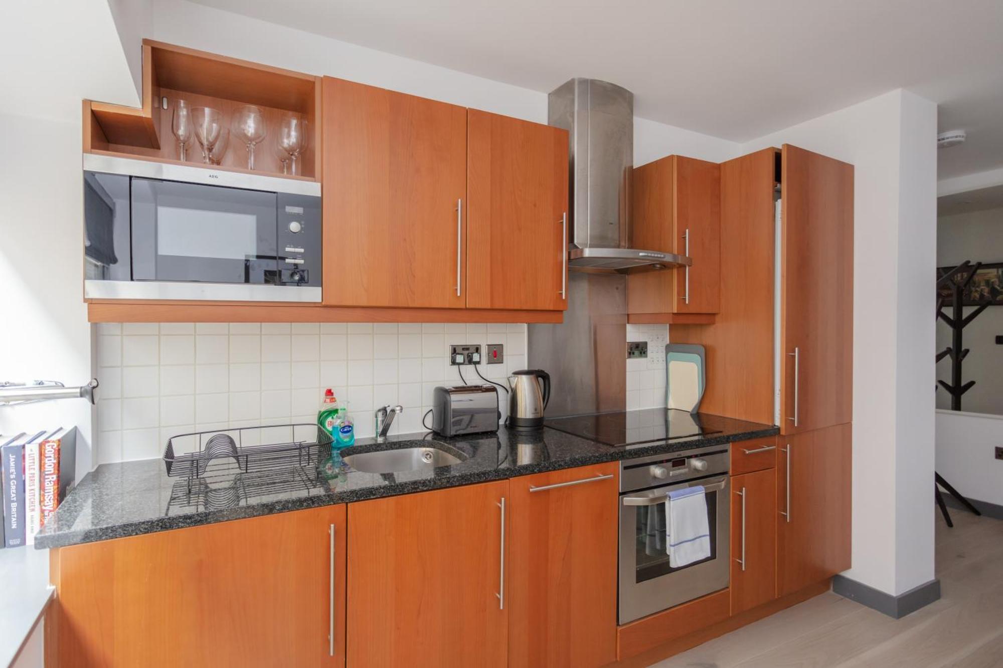 Stylish 1 Bedroom Apartment In Holborn In A Great Location 런던 외부 사진