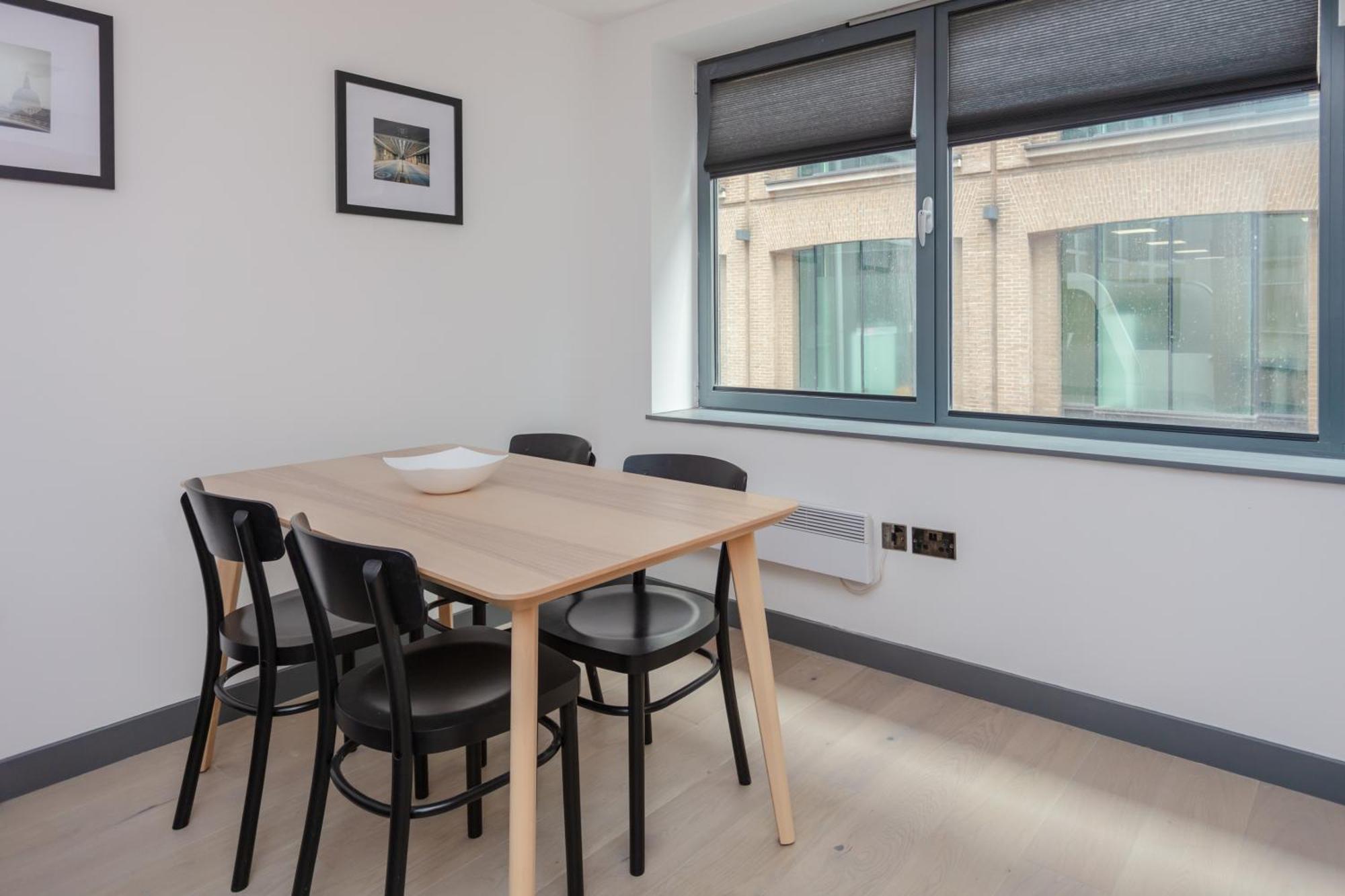 Stylish 1 Bedroom Apartment In Holborn In A Great Location 런던 외부 사진